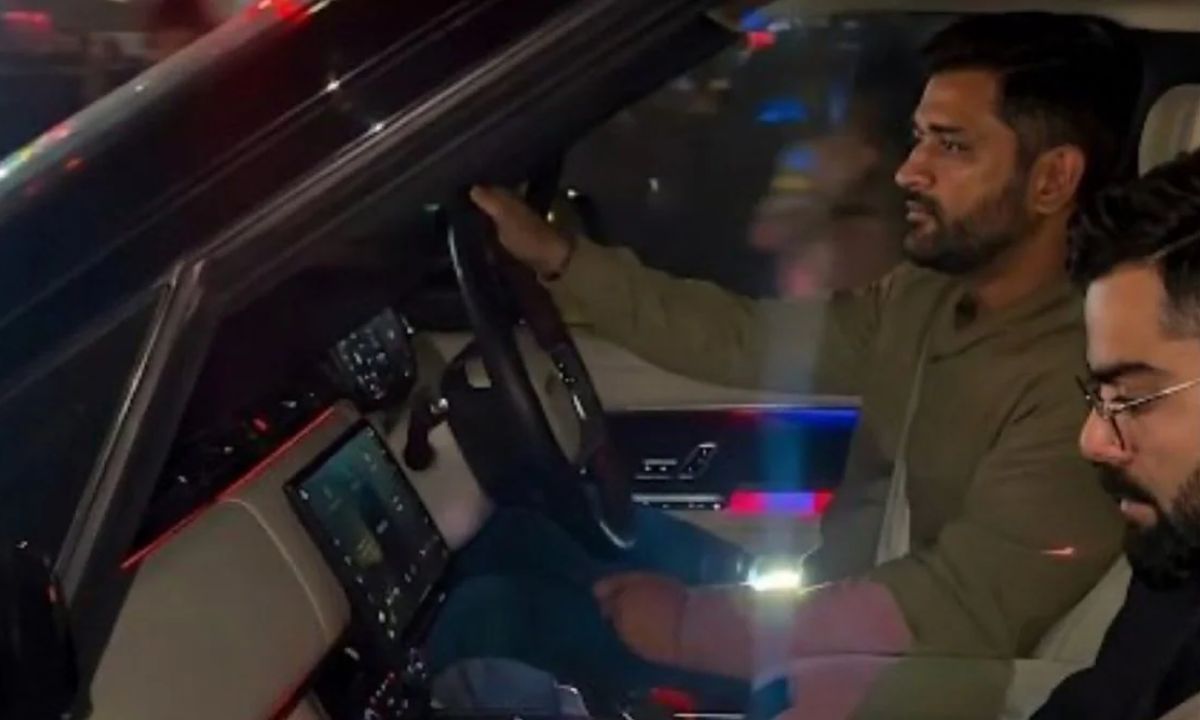 MS Dhoni Drives Virat Kohli in Ranchi