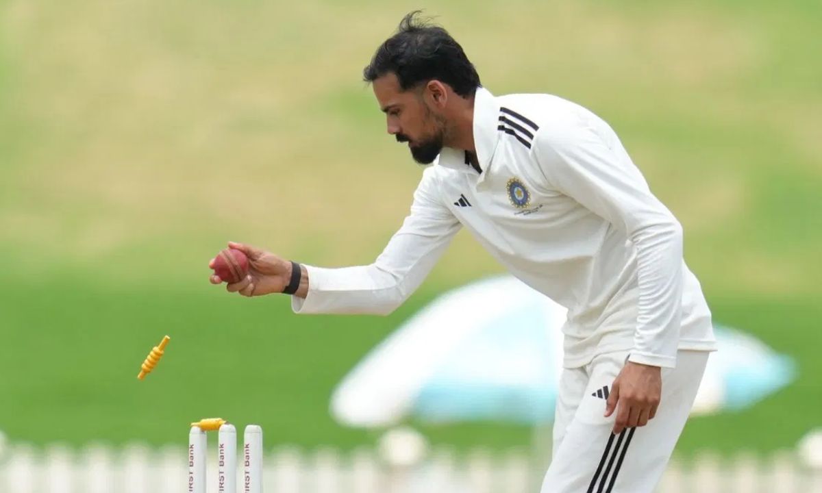 Mayank Dagar Bowling