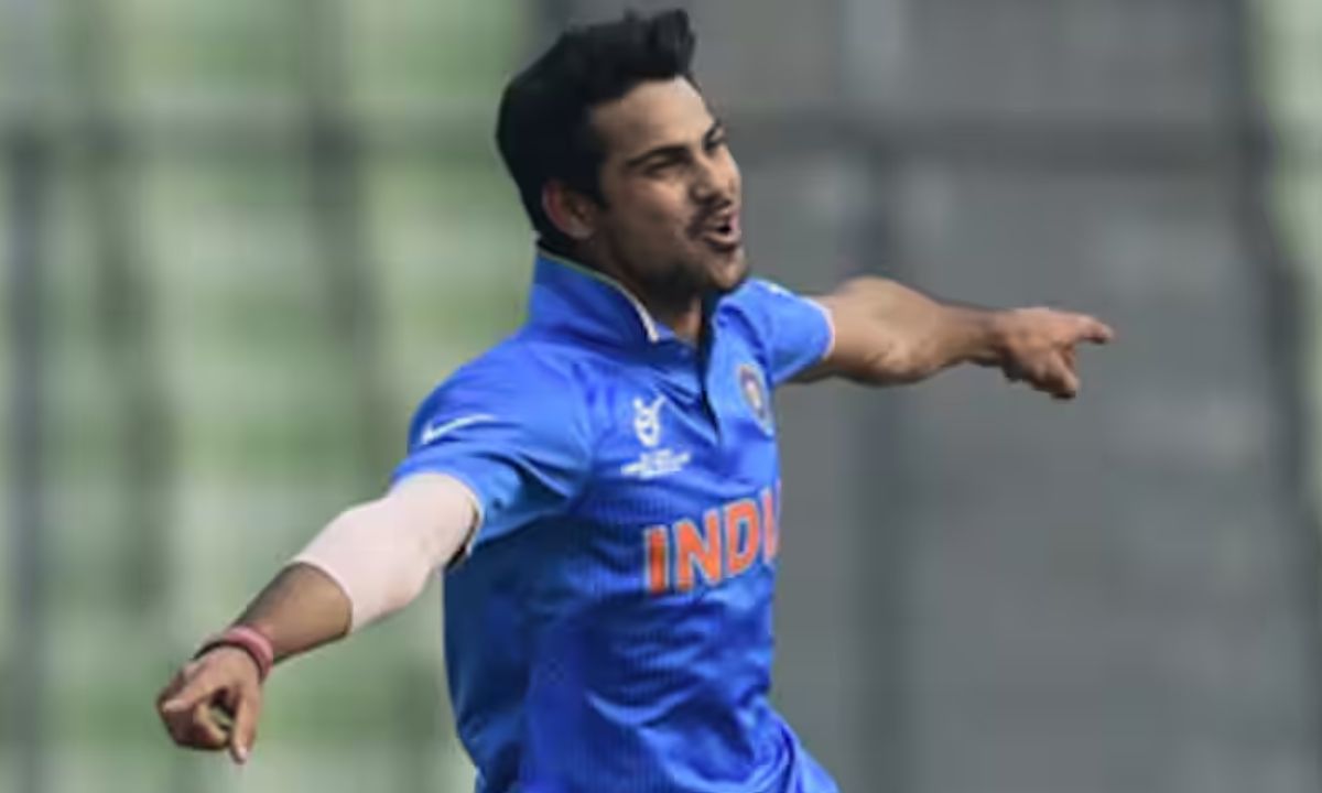 Mayank Dagar Bowling