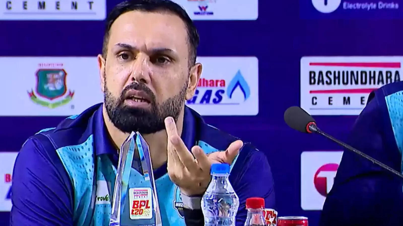 Mohammad Nabi on Mustafizur Rahman